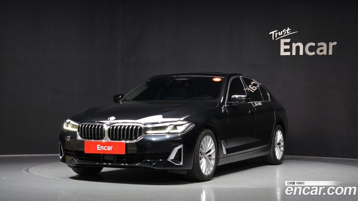 BMW 5-Series 520i Luxury, 2022