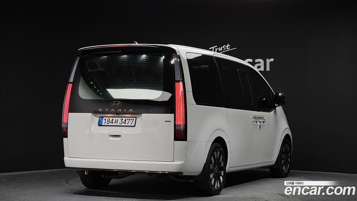 Hyundai Staria 4WD Lounge 7-Seater, 2025