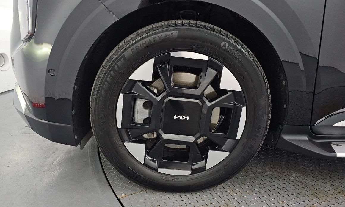 Kia Carnival 9-Seater Hi Limousine, 2024