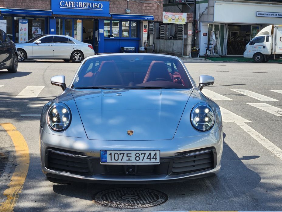 Porsche 911 Carrera 4 Cabriolet, 2024