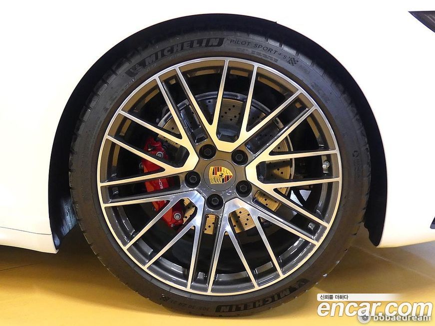 Porsche 911 Carrera 4S Cabriolet, 2024