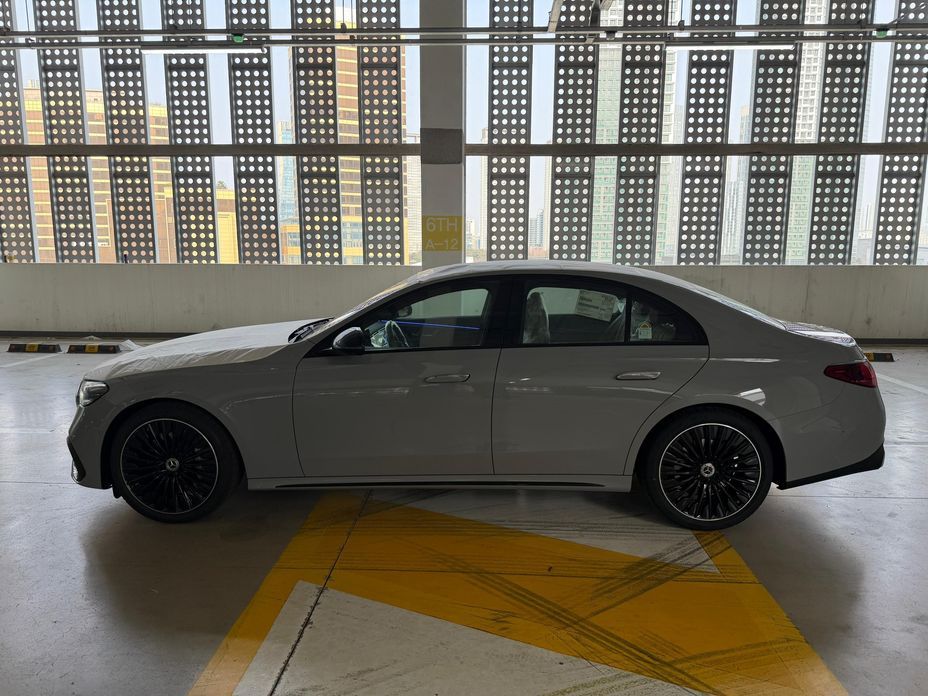 Mercedes-Benz E-Class E300 4MATIC AMG Line, 2026