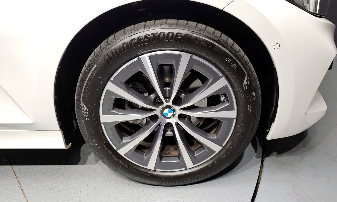 BMW 3-Series 320i Touring, 2024
