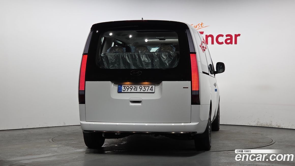 Hyundai Staria 4WD Lounge 9-Seater, 2025