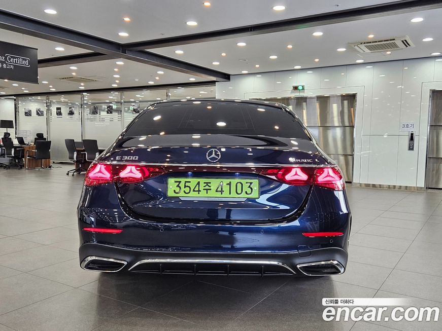 Mercedes-Benz E-Class E300 4MATIC AMG Line, 2024