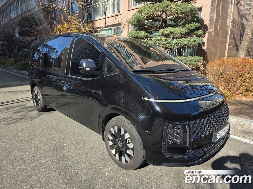 Hyundai Staria 4WD Lounge 9-Seater, 2025