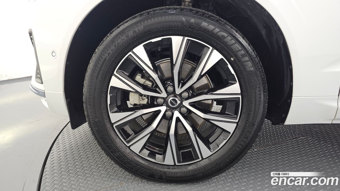 Volvo XC60 B5 Ultimate Bright, 2024