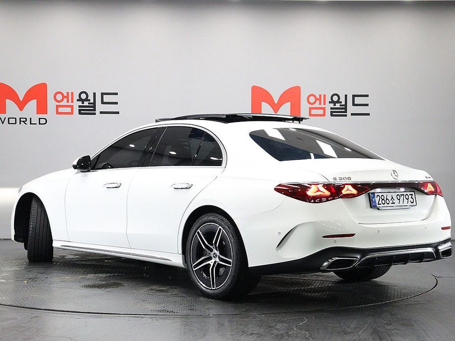 Mercedes-Benz E-Class E300 4MATIC AMG Line, 2025