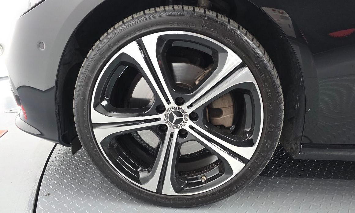 Mercedes-Benz C-Class C300 4MATIC Avantgarde, 2023