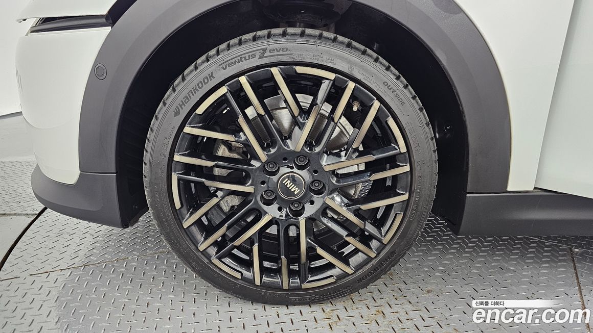 Mini Cooper Favoured, 2025