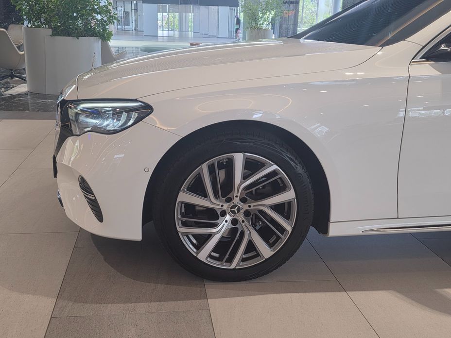 Mercedes-Benz E-Class E220d 4MATIC Exclusive, 2024