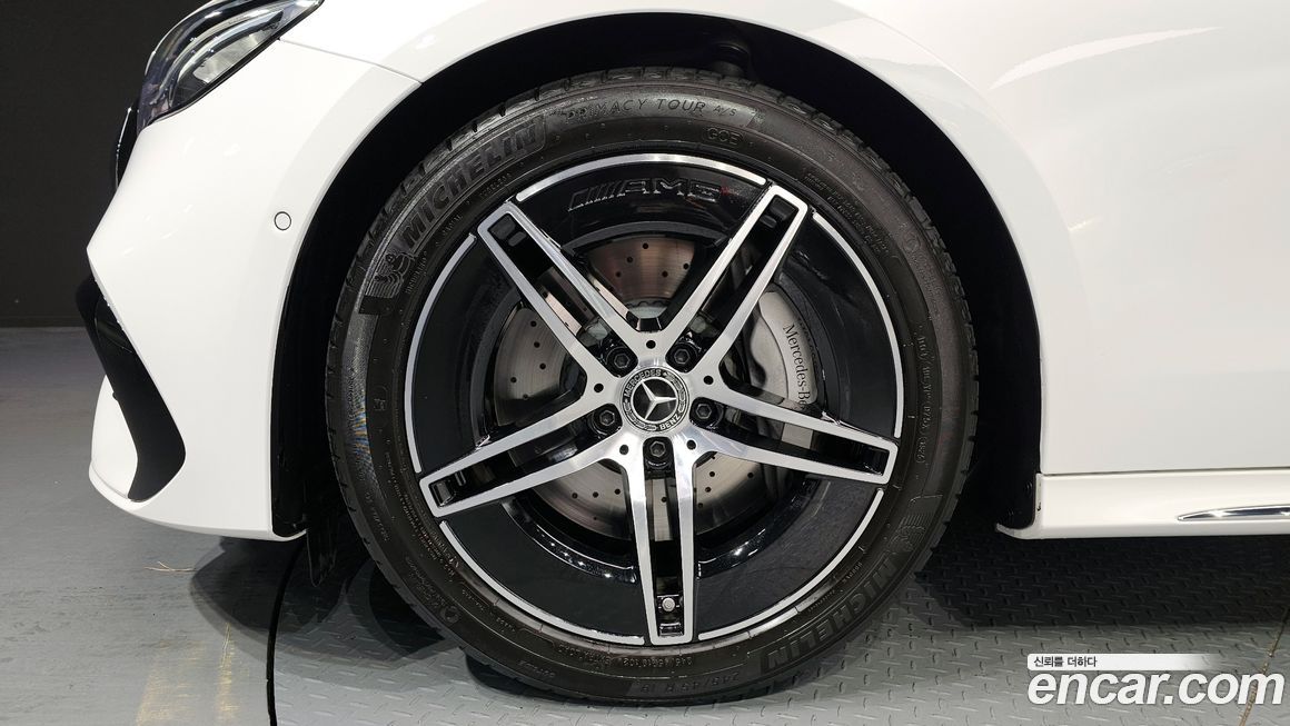 Mercedes-Benz E-Class E200 AMG Line, 2026