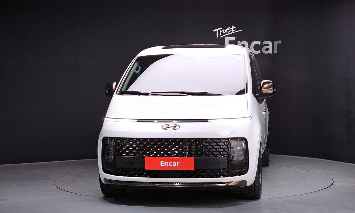 Hyundai Staria 4WD Lounge 9-Seater, 2024
