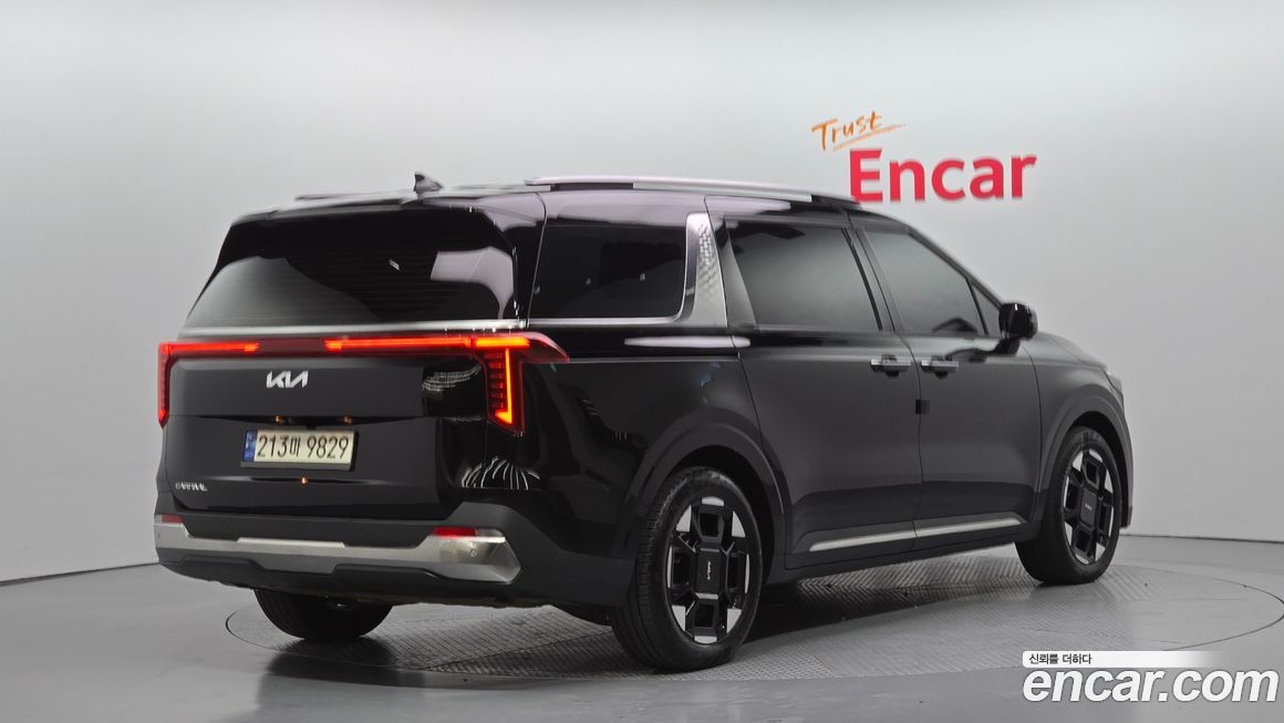 Kia Carnival 9-Seater Signature, 2024