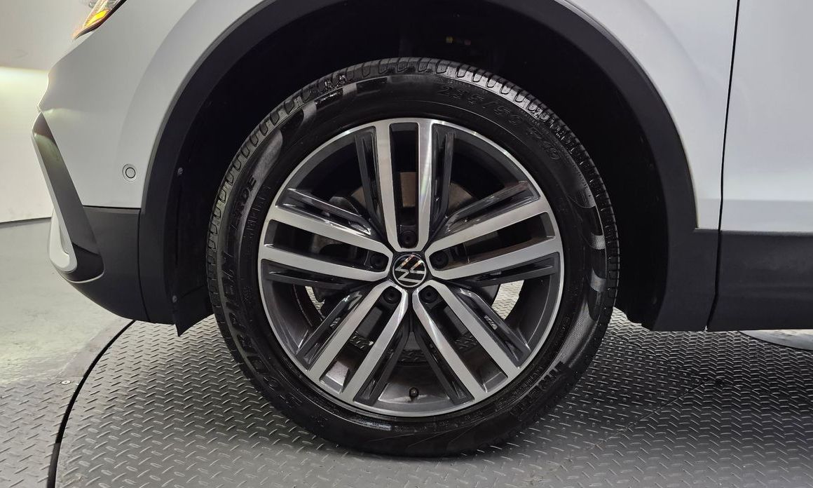 Volkswagen Tiguan 2.0 TSI Prestige, 2024