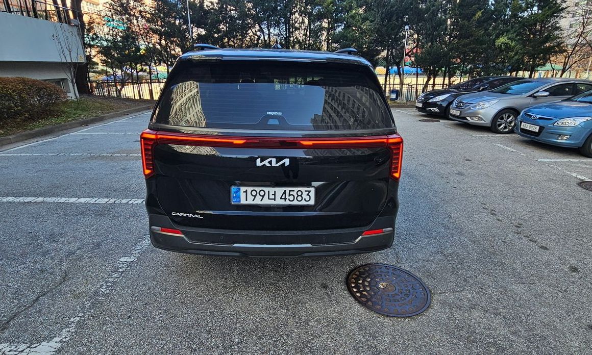 Kia Carnival 9-Seater Gravity, 2025