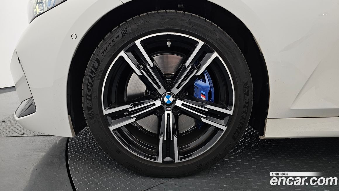BMW 3-Series 320i M Sport, 2023