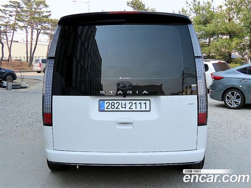 Hyundai Staria 4WD Lounge 9-Seater, 2025