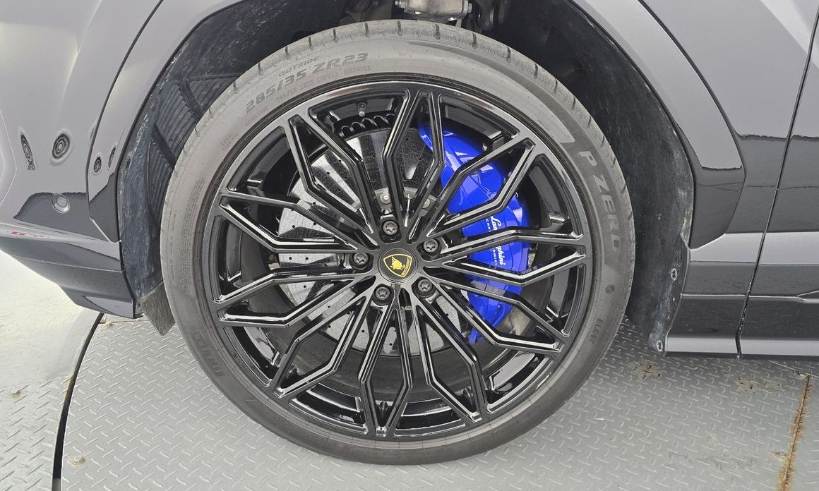 Lamborghini Urus 4.0 V8 SE, 2025