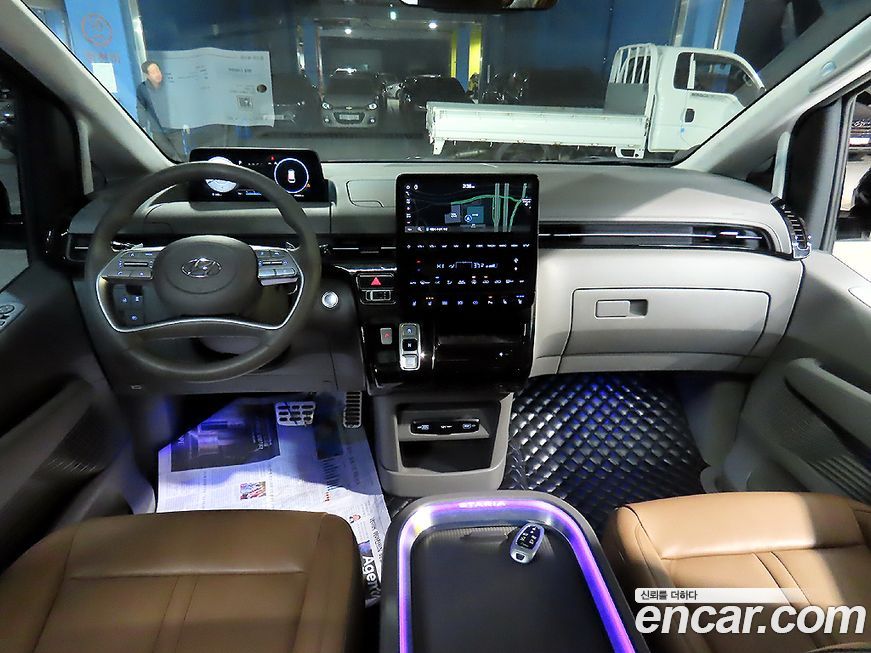 Hyundai Staria 4WD Lounge 7-Seater, 2024
