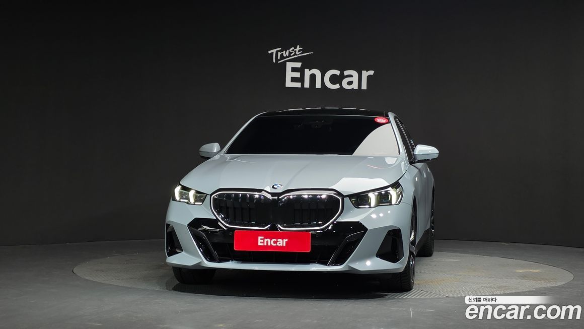 BMW 5-Series 530i xDrive M Sport, 2025