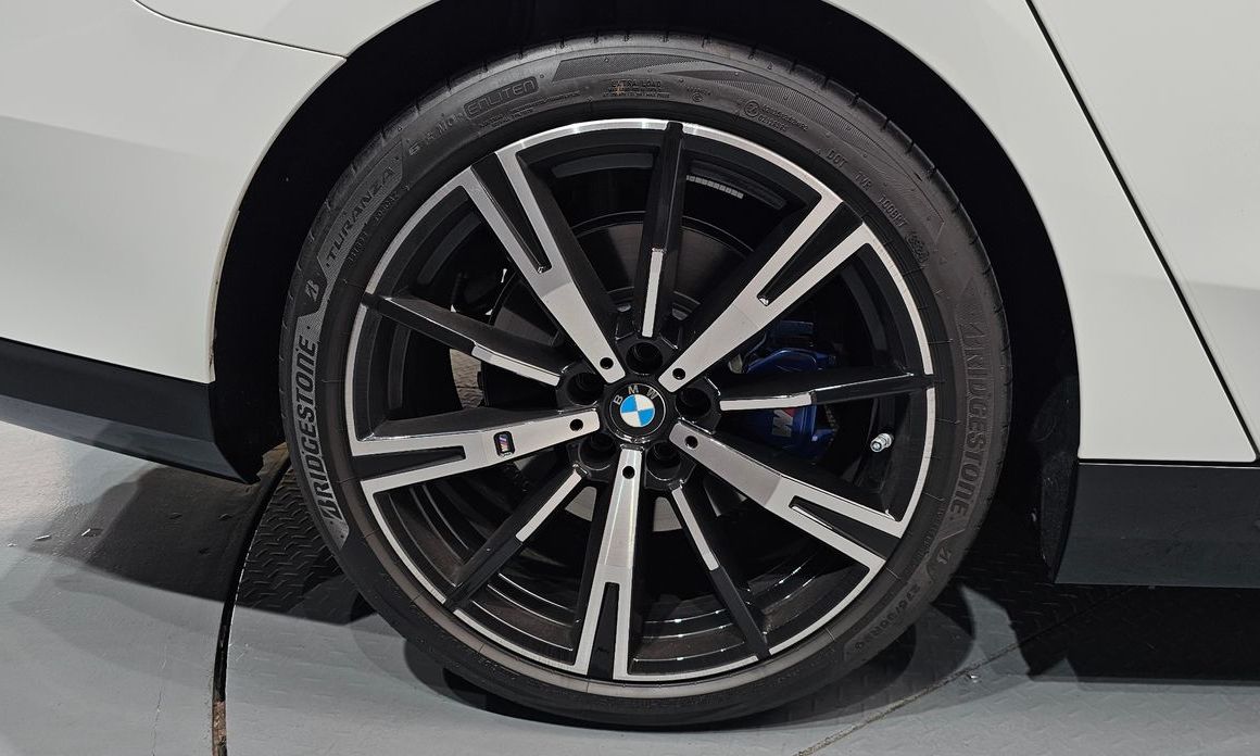 BMW 5-Series 530i xDrive M Sport, 2025