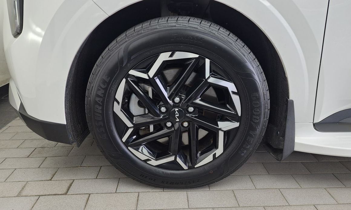 Kia Carnival 9-Seater Prestige, 2024