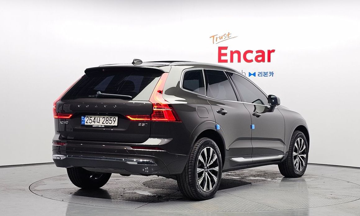 Volvo XC60 B5 Ultimate Bright, 2024