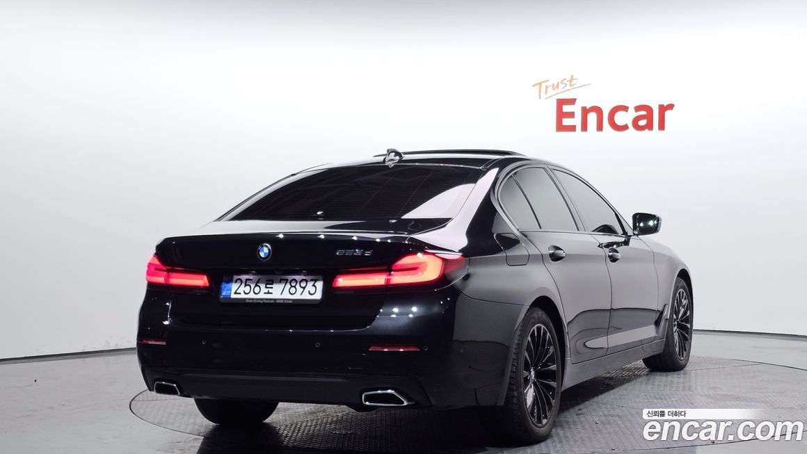 BMW 5-Series 523d Luxury, 2022