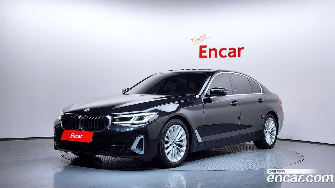 BMW 5-Series 520i Luxury, 2022