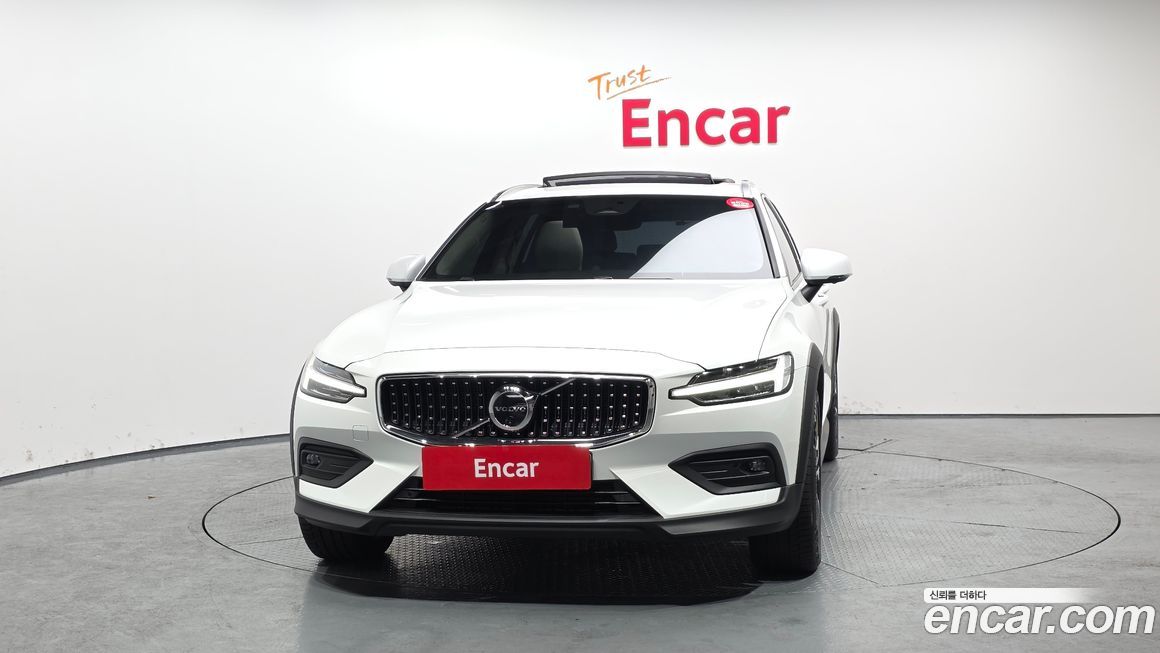 Volvo V60 B5 Ultra AWD, 2025