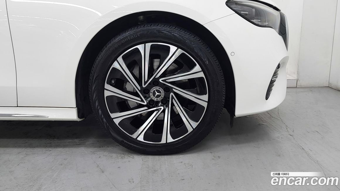 Mercedes-Benz E-Class E300 4MATIC Exclusive, 2024