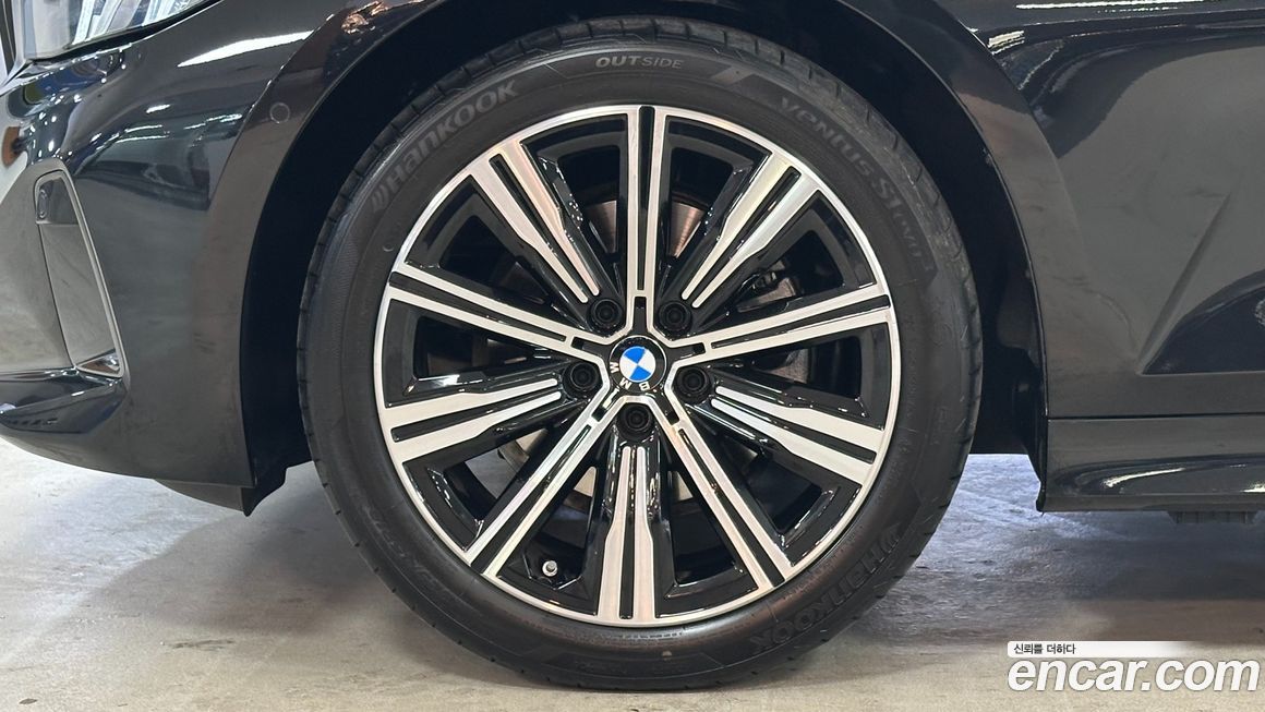 BMW 3-Series 320i Touring, 2025