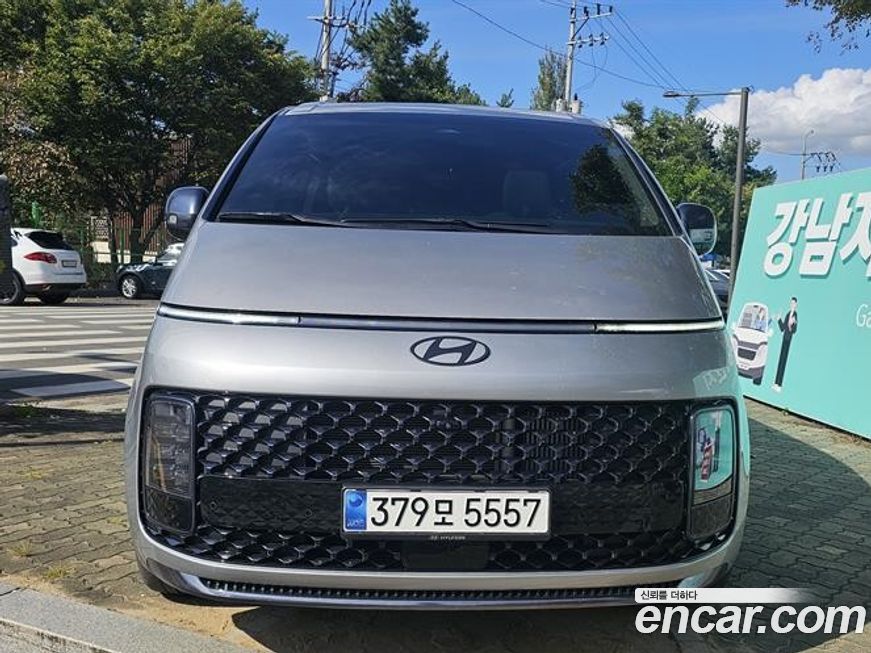 Hyundai Staria 4WD Lounge 9-Seater, 2025