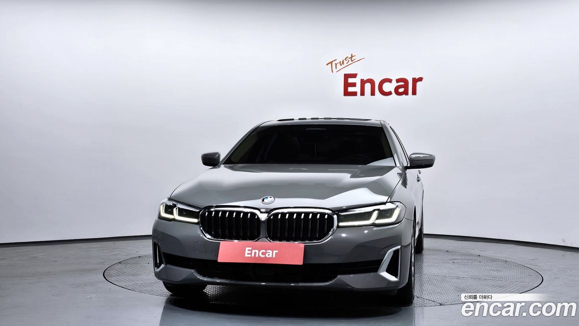 BMW 5-Series 520i Luxury, 2022