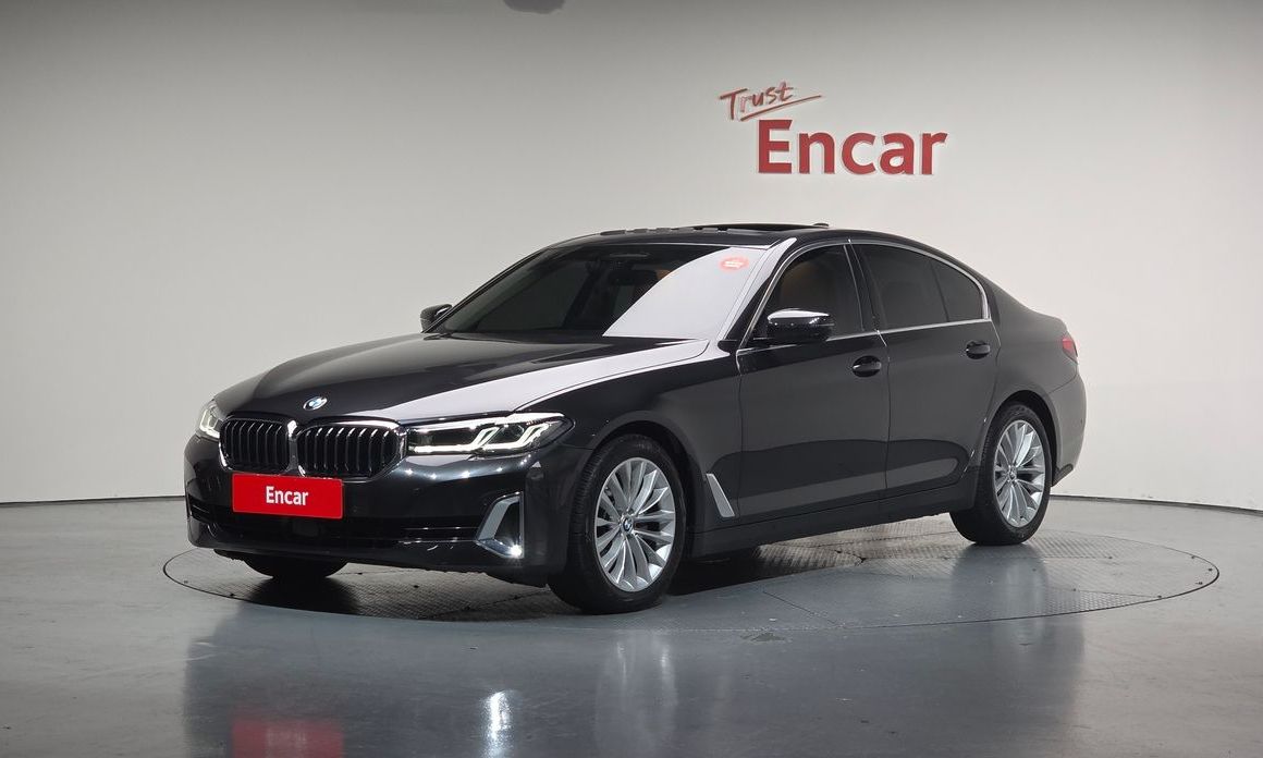 BMW 5-Series 520i Luxury, 2023