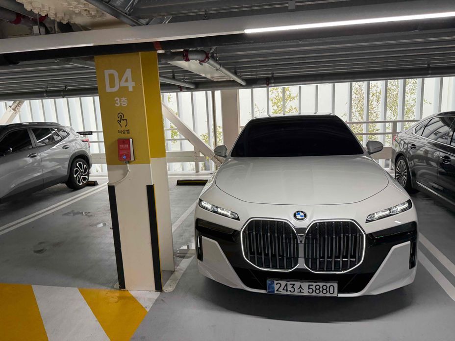 BMW 7-Series 740d xDrive M Sport, 2025