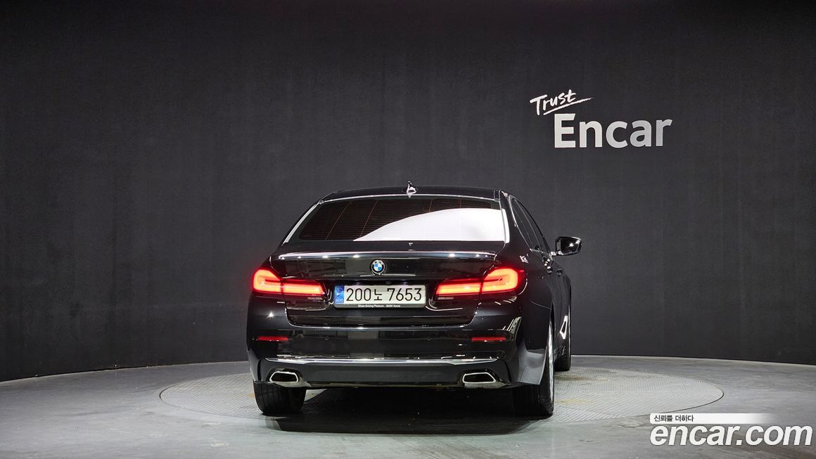 BMW 5-Series 520i Luxury, 2023