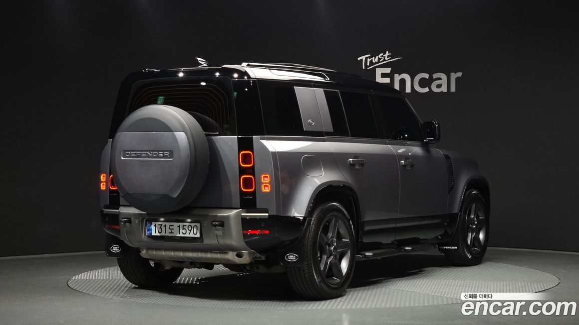 Land Rover Defender 110 P300 X-Dynamic SE, 2024