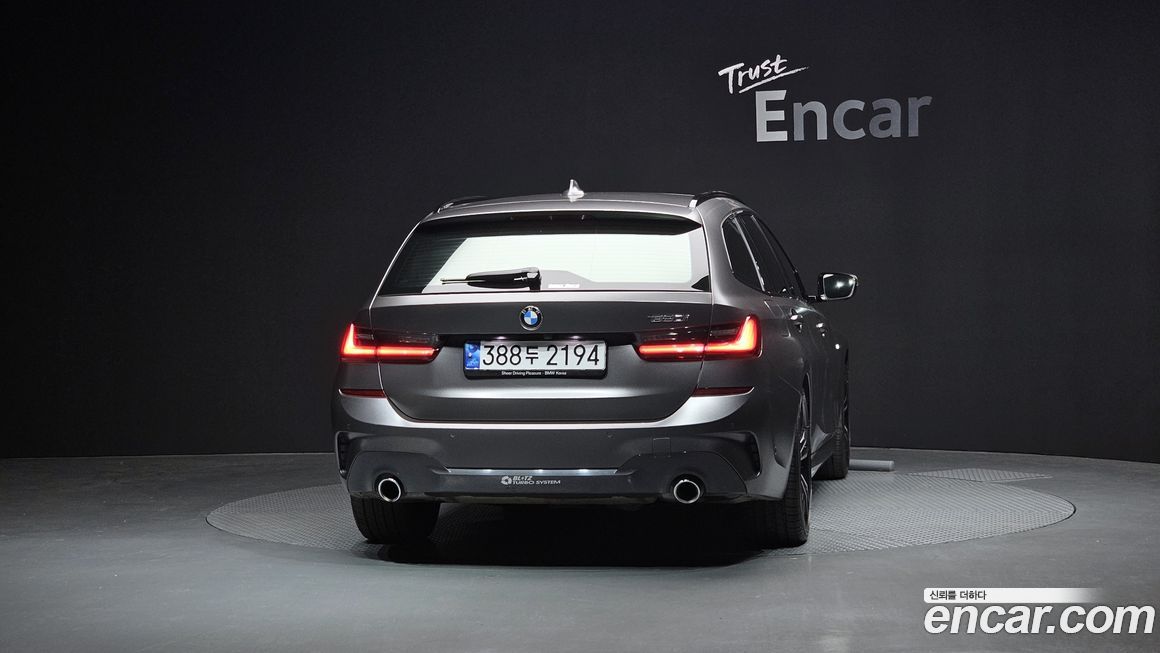BMW 3-Series 320i Touring M Sports, 2022