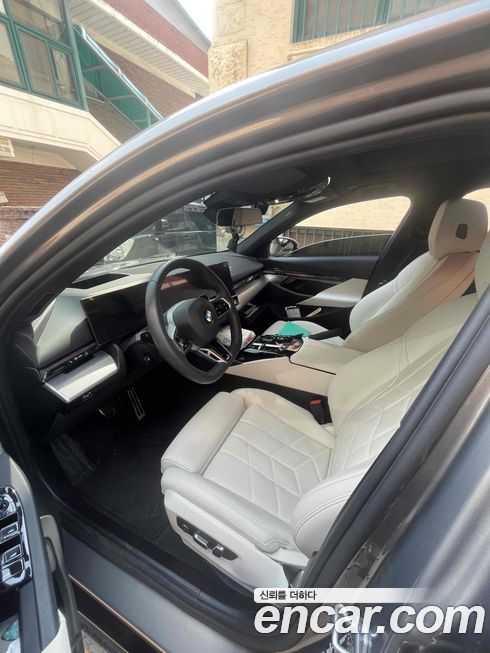 BMW 5-Series 520i M Sport, 2025