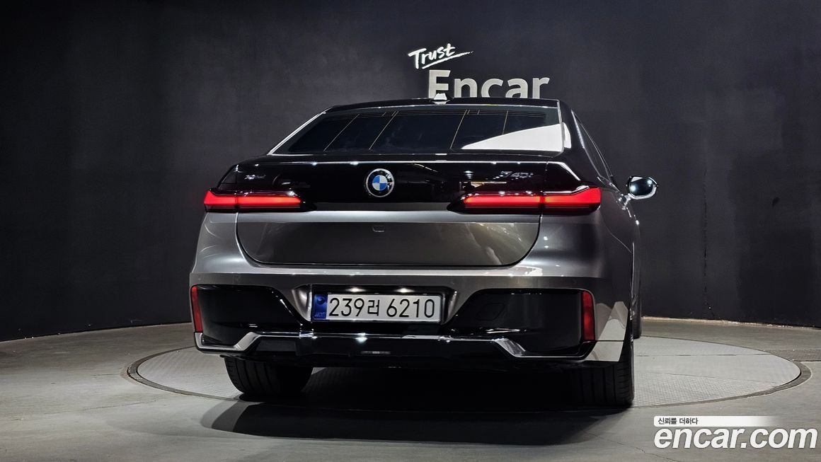 BMW 7-Series 740i xDrive M Sport, 2025