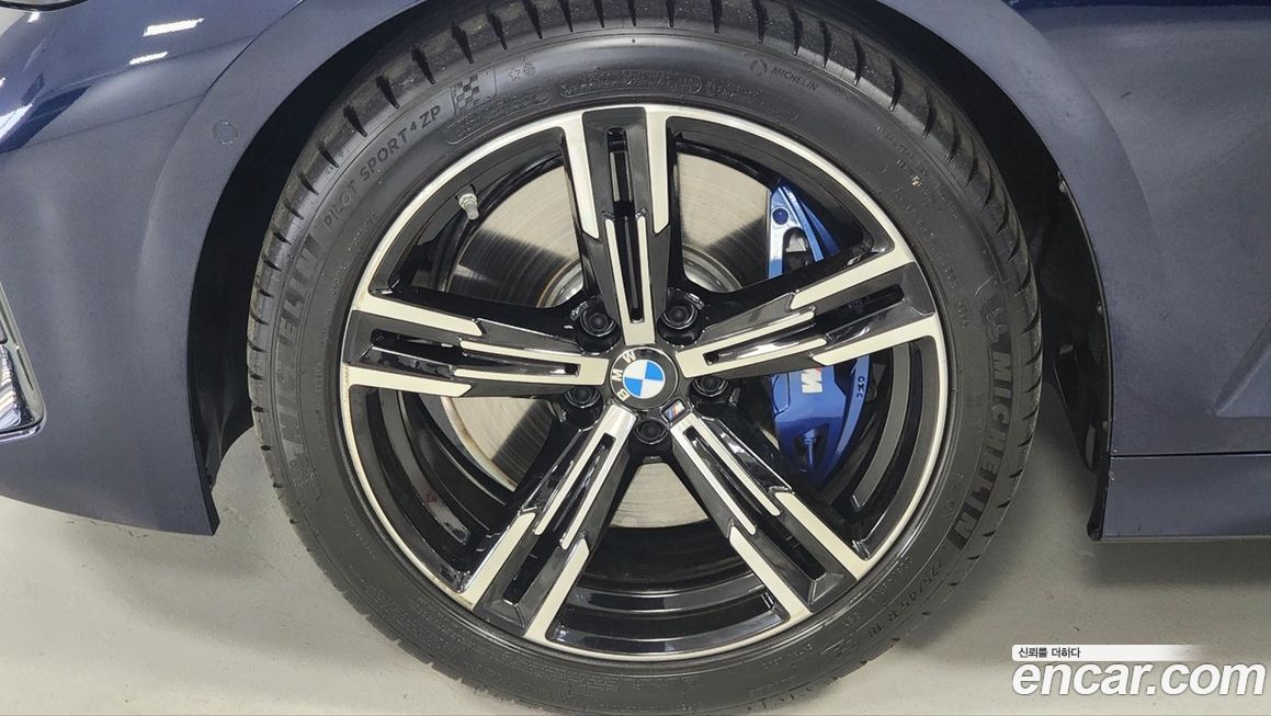 BMW 3-Series 320i M Sport, 2025