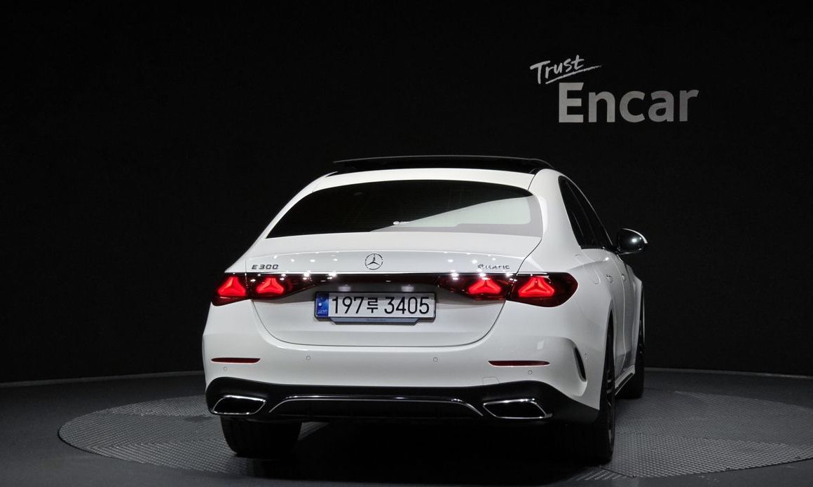 Mercedes-Benz E-Class E300 4MATIC AMG Line, 2025