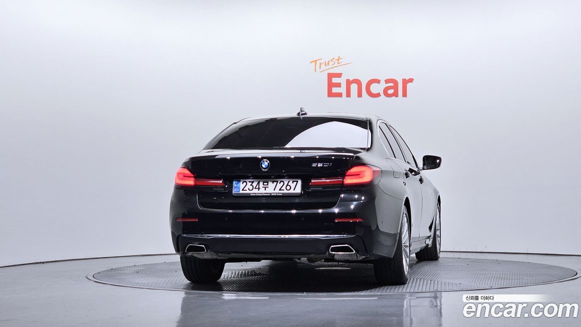 BMW 5-Series 520i Luxury, 2023