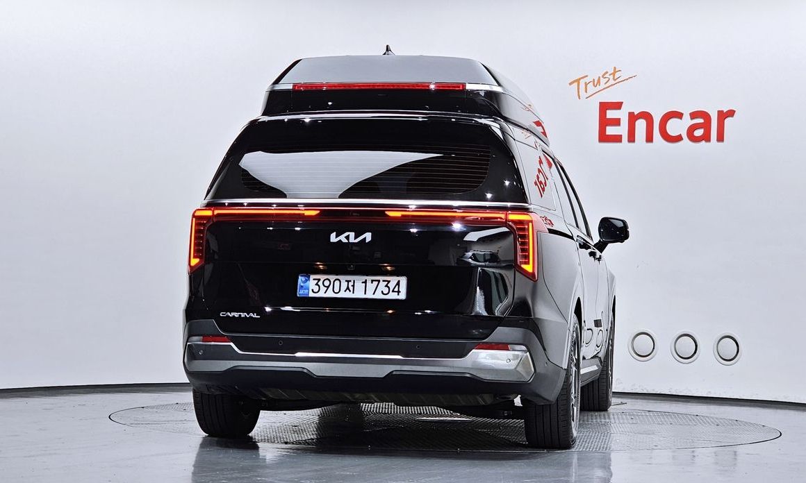 Kia Carnival 9-Seater Hi Limousine, 2024