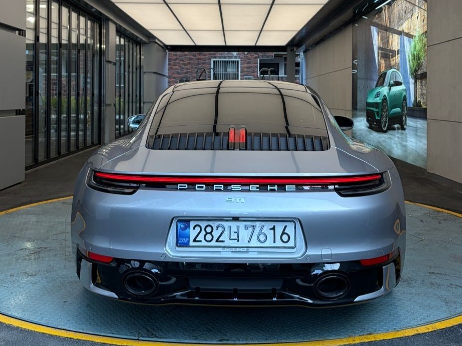 Porsche 911 Carrera, 2024