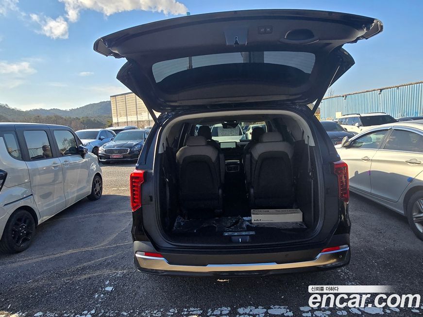 Kia Carnival 9-Seater Signature, 2024