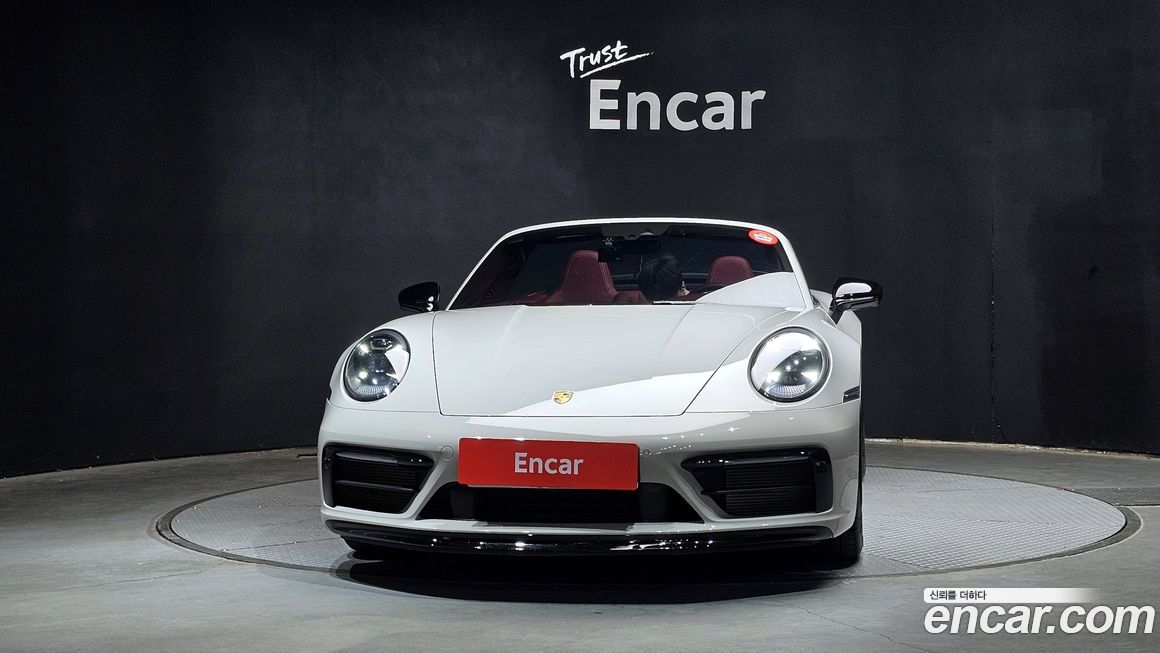 Porsche 911 Carrera 4 GTS Cabriolet, 2023