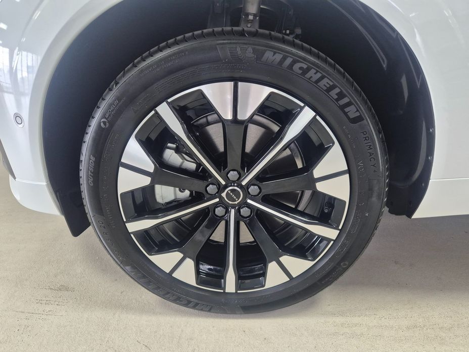 Volvo XC60 B5 Ultra Dark, 2026